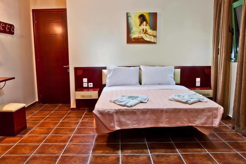 Aselinos Suites Κουκουναριές Εξωτερικό φωτογραφία