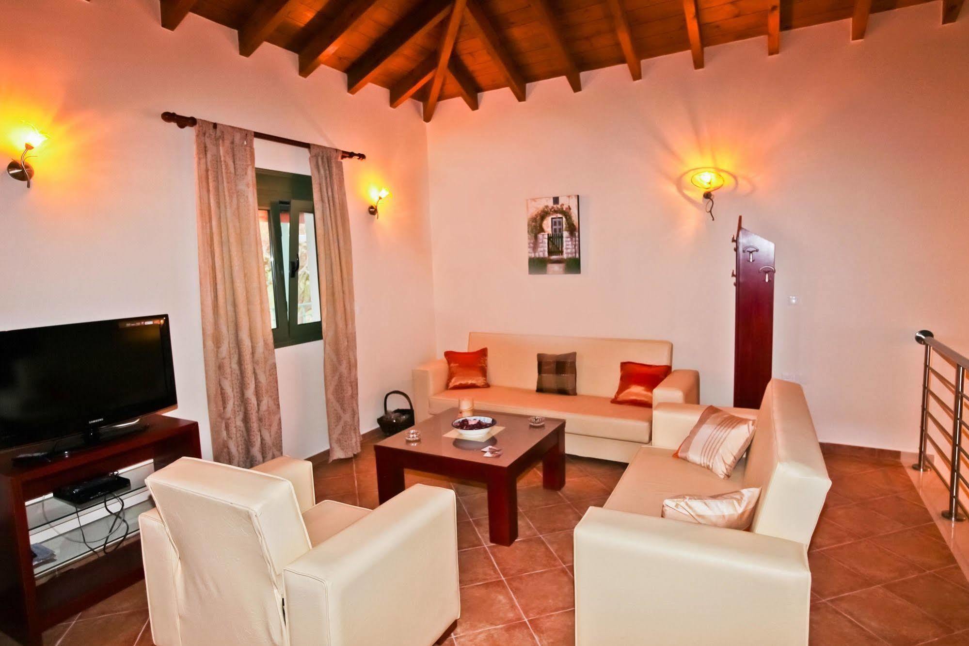 Aselinos Suites Κουκουναριές Εξωτερικό φωτογραφία