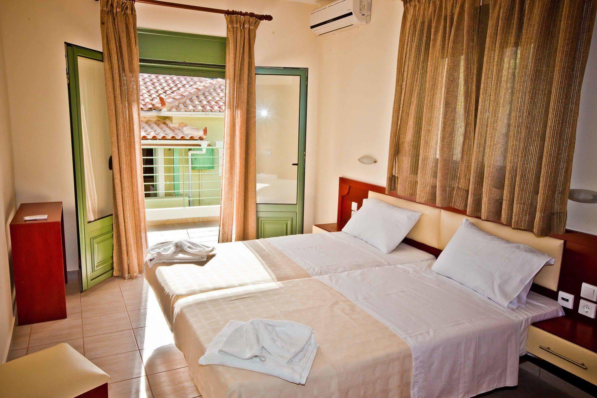 Aselinos Suites Κουκουναριές Εξωτερικό φωτογραφία